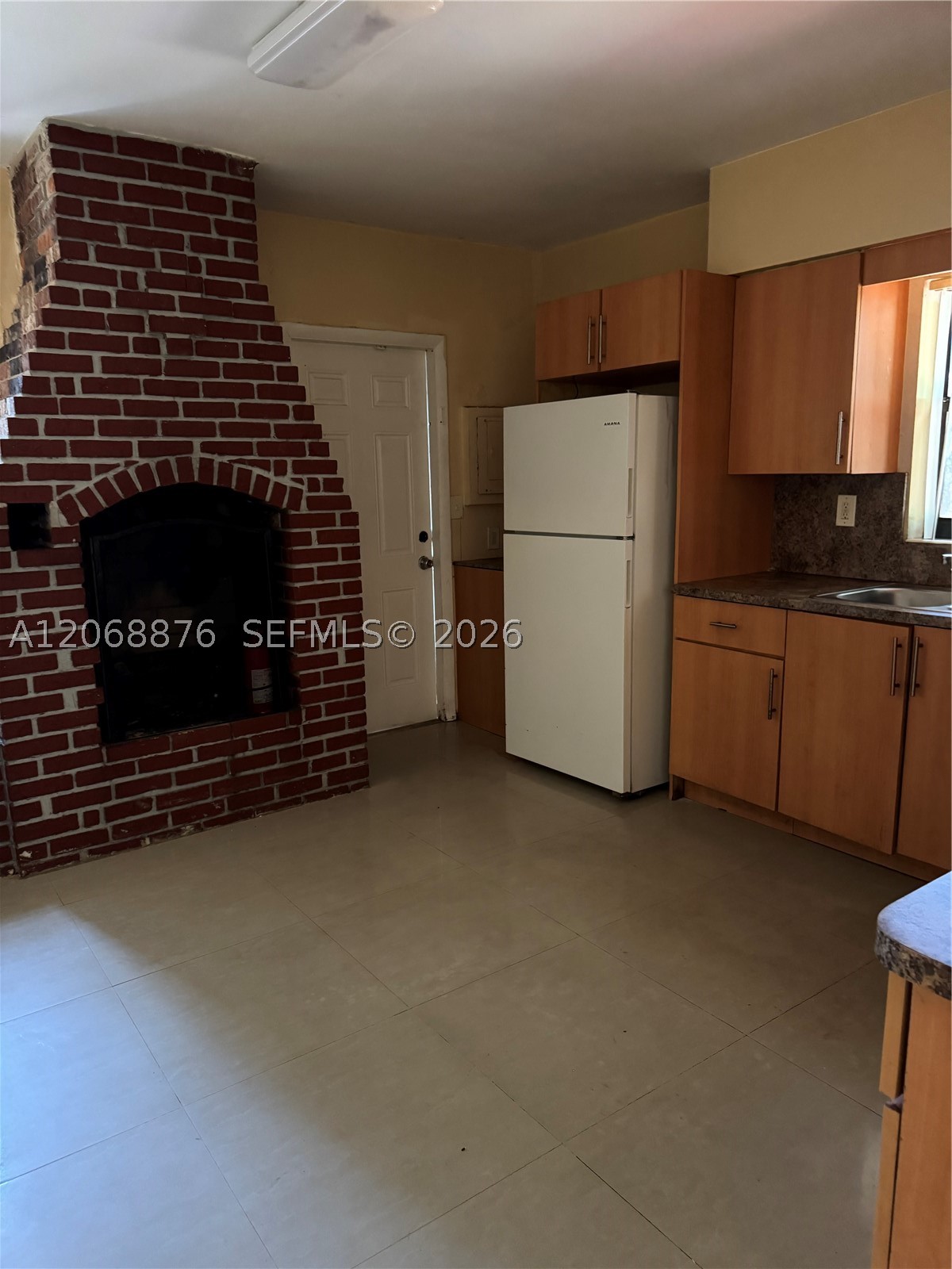 695 Ne 151st St 3 Property Photo 4