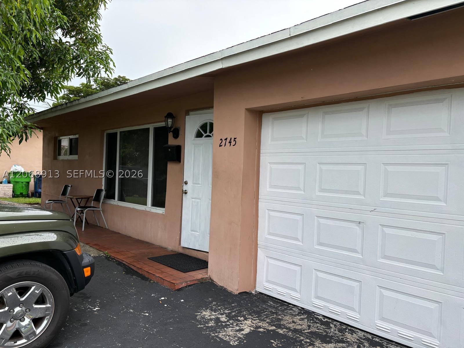 2745 Nw 69th Ave Property Photo 2