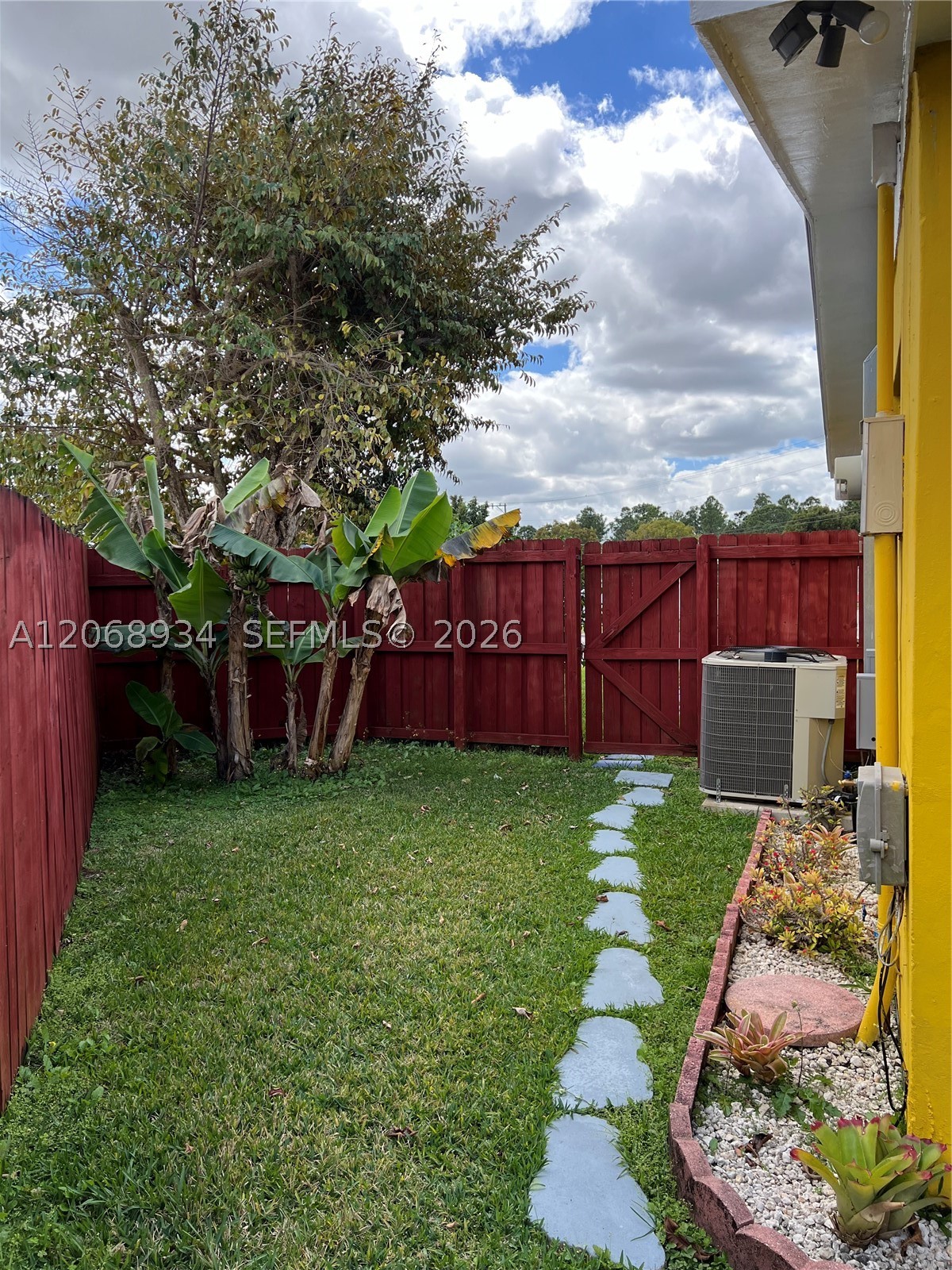 12135 Sw 182nd Ter Property Photo 6