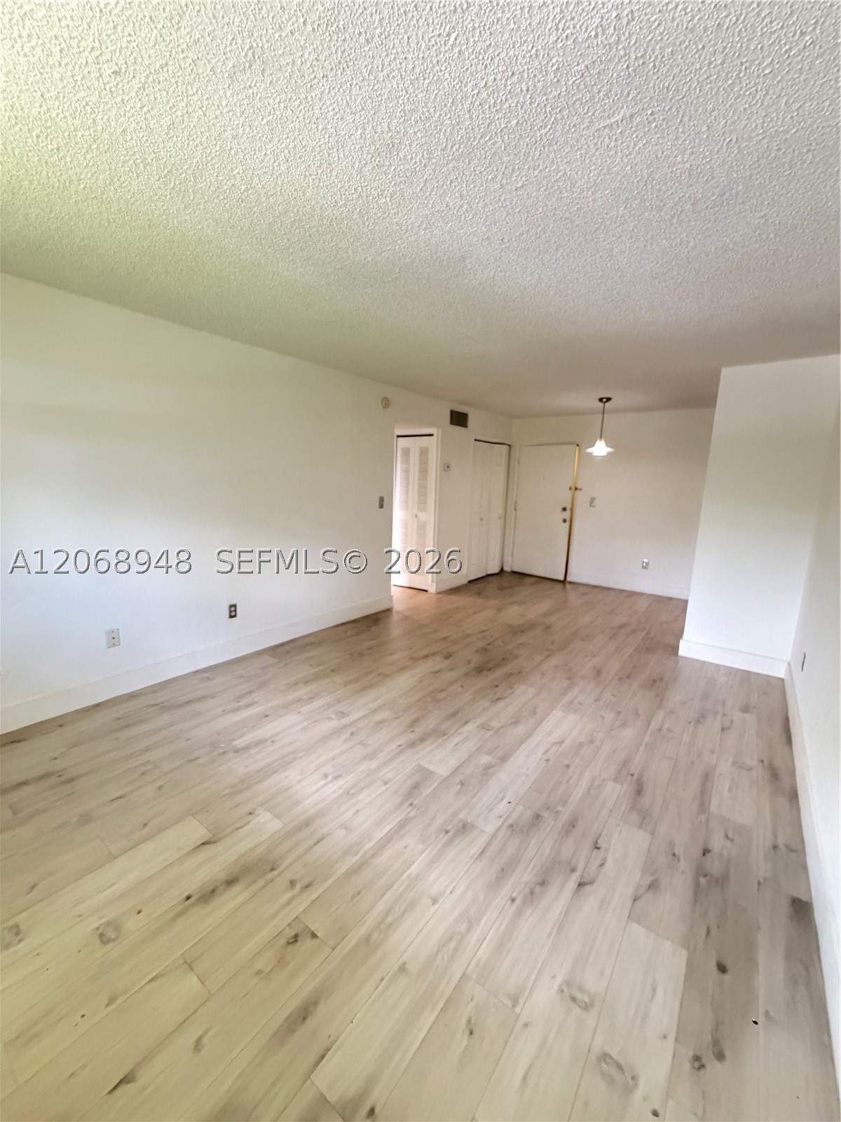 606 W 81st St 209 Property Photo 1
