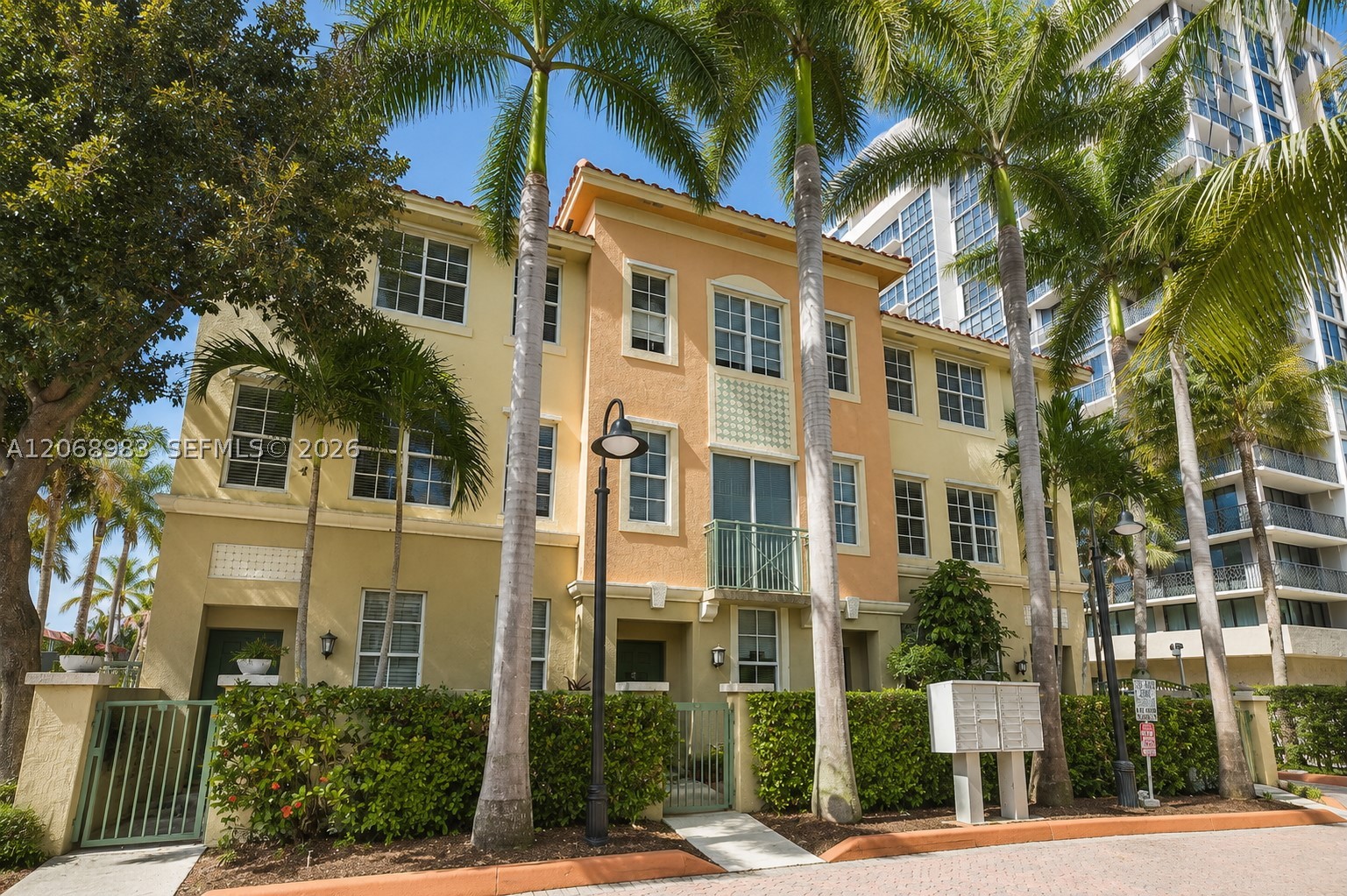2069 S Ocean Dr Th18 Property Photo 4