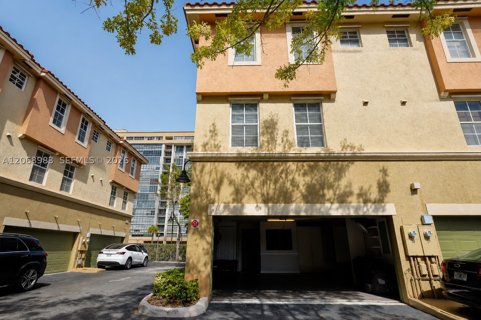 2069 S Ocean Dr Th18 Property Photo 9