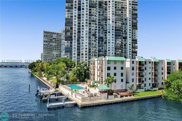 2201 Brickell Ave 96 Property Photo 1