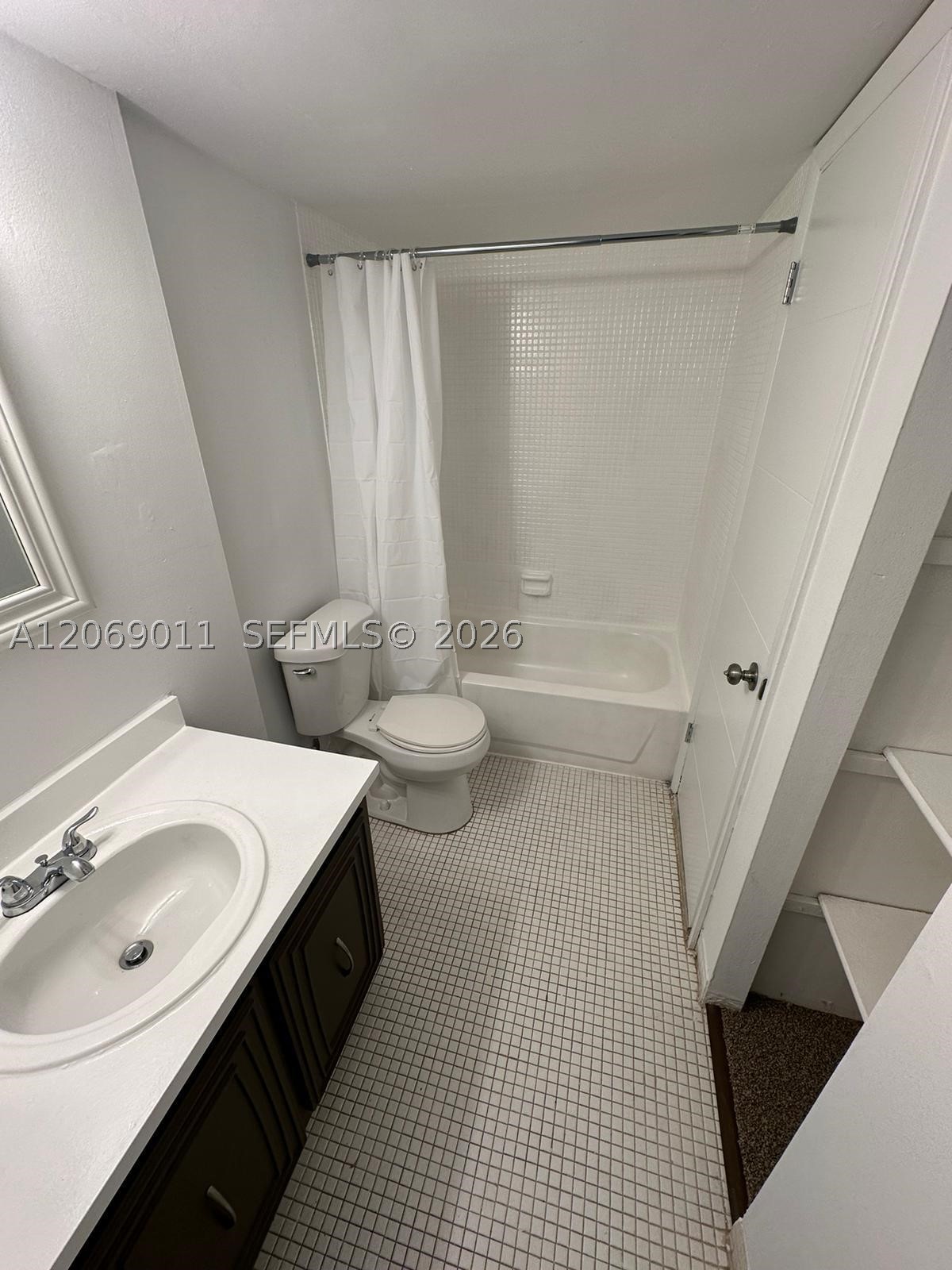 488 Nw 165th St Rd B-614 Property Photo 4