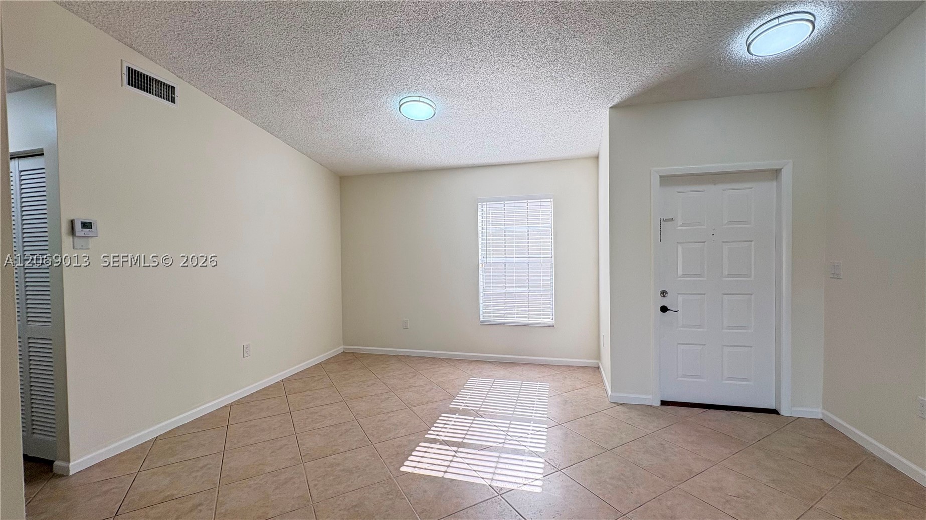 821 W Beckley Sq Property Photo 2