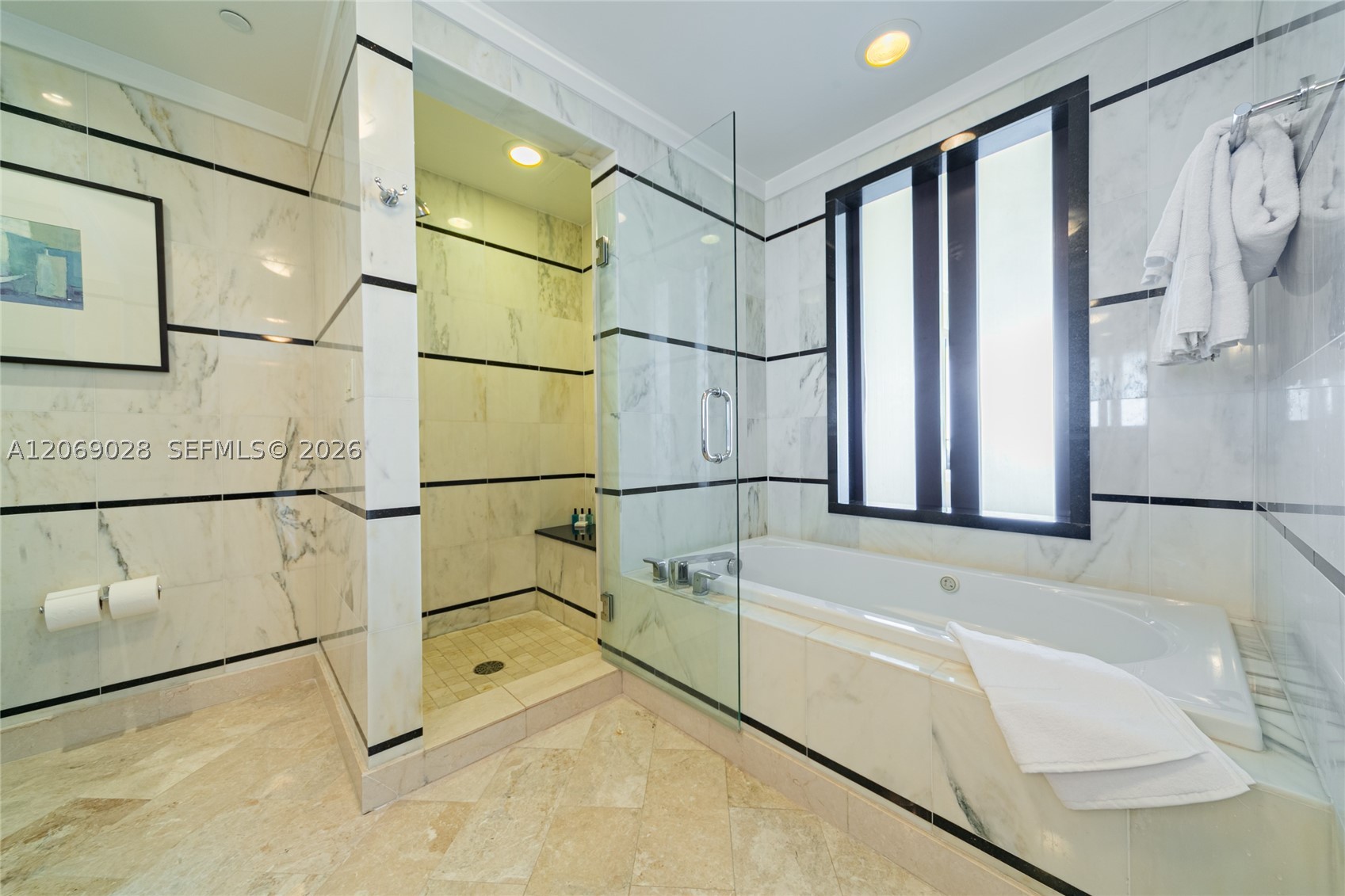 4391 Collins Ave 1015 Property Photo 16