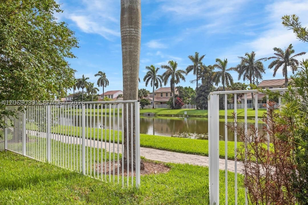 4762 Lakeside Ter Property Photo 10