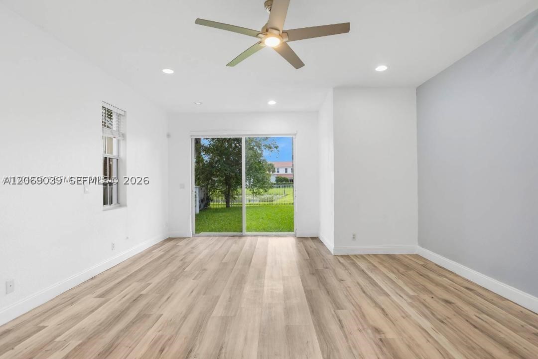 4762 Lakeside Ter Property Photo 12