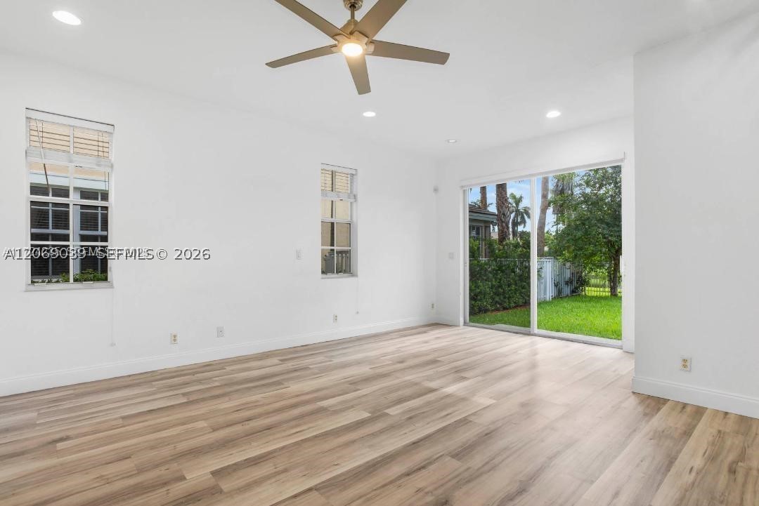 4762 Lakeside Ter Property Photo 13