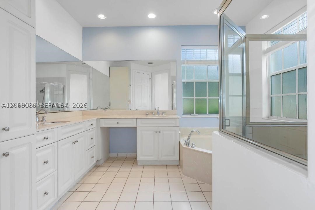 4762 Lakeside Ter Property Photo 14