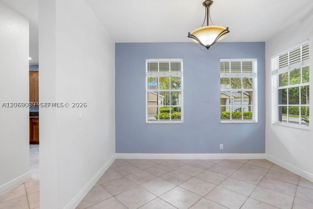 4762 Lakeside Ter Property Photo 18