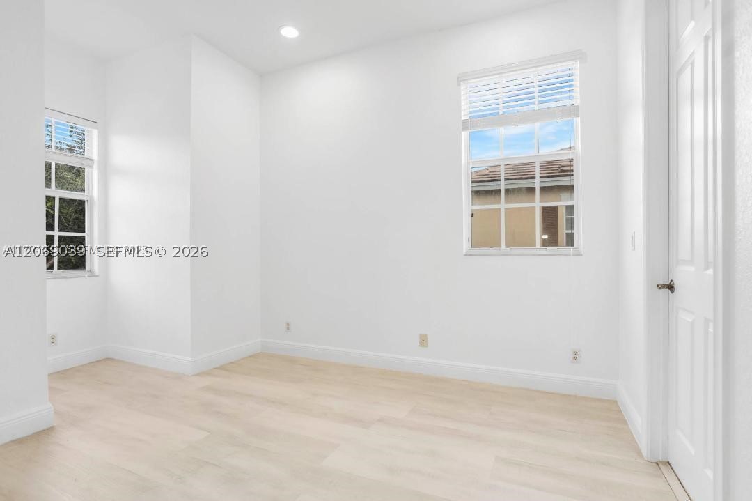 4762 Lakeside Ter Property Photo 25