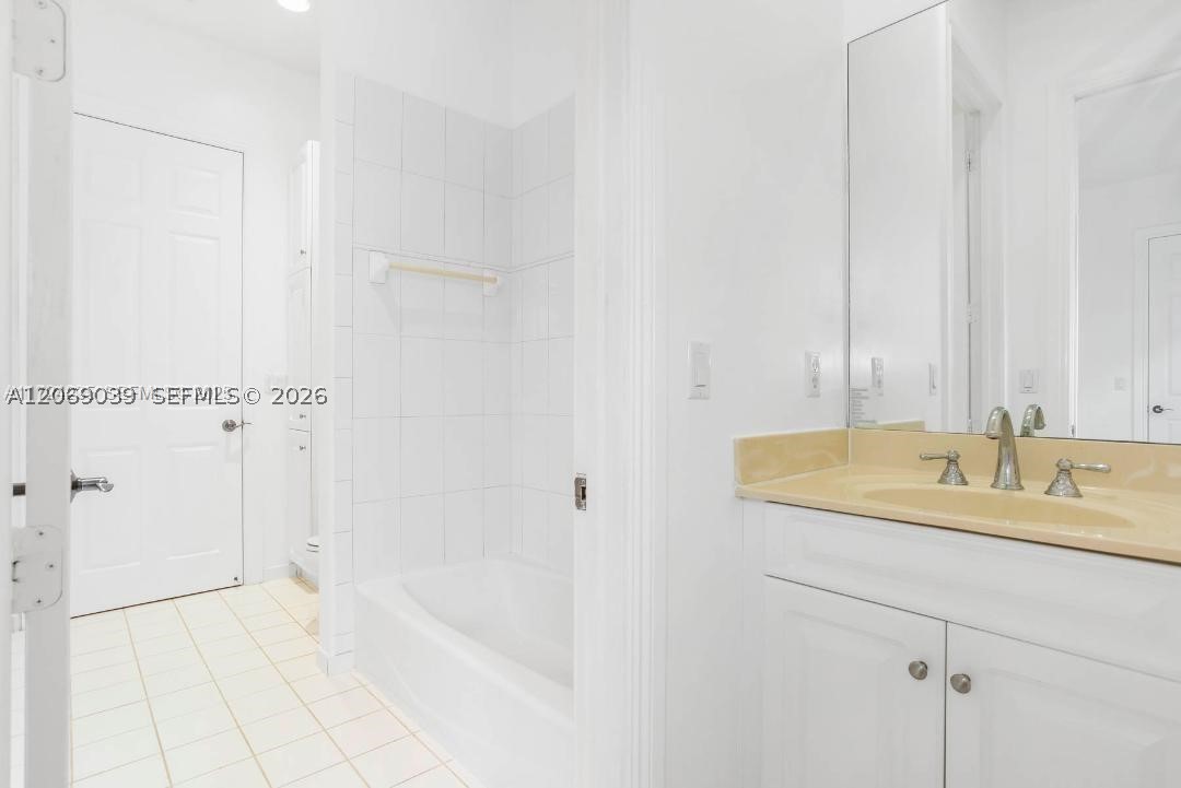 4762 Lakeside Ter Property Photo 26