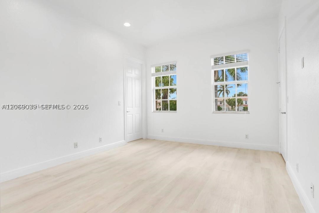 4762 Lakeside Ter Property Photo 27