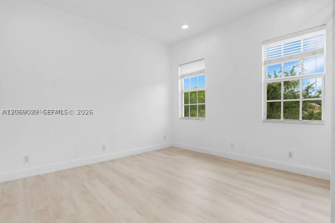 4762 Lakeside Ter Property Photo 28