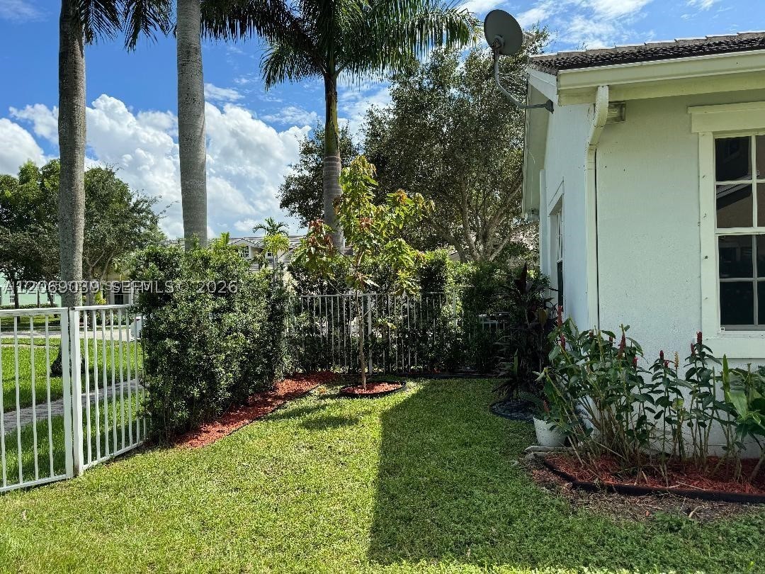 4762 Lakeside Ter Property Photo 35