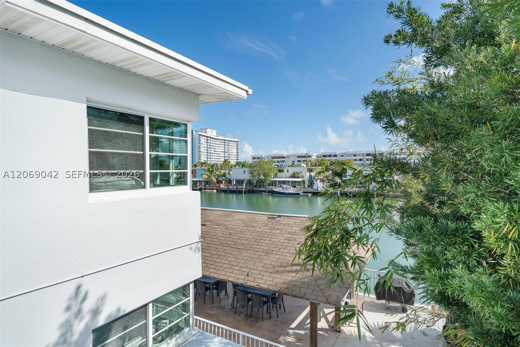 7207 Bay Dr 11 Property Photo 1