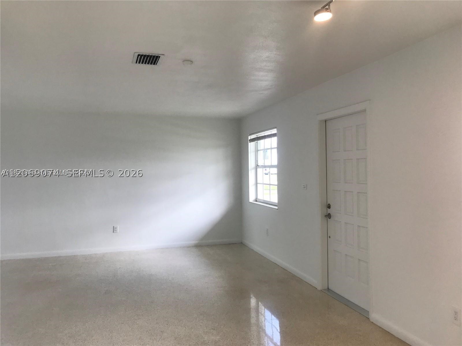 17940 Nw 85th Ave Property Photo 5