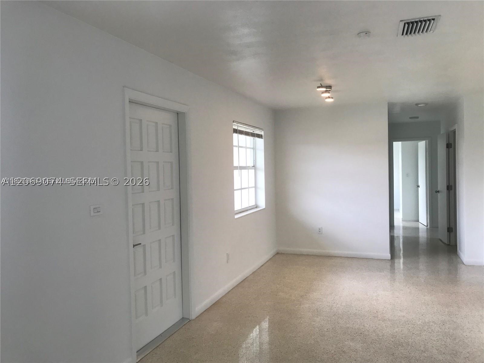 17940 Nw 85th Ave Property Photo 6