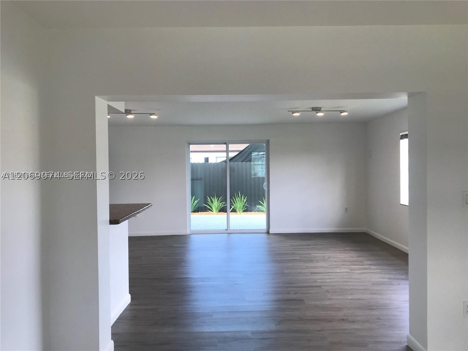 17940 Nw 85th Ave Property Photo 7