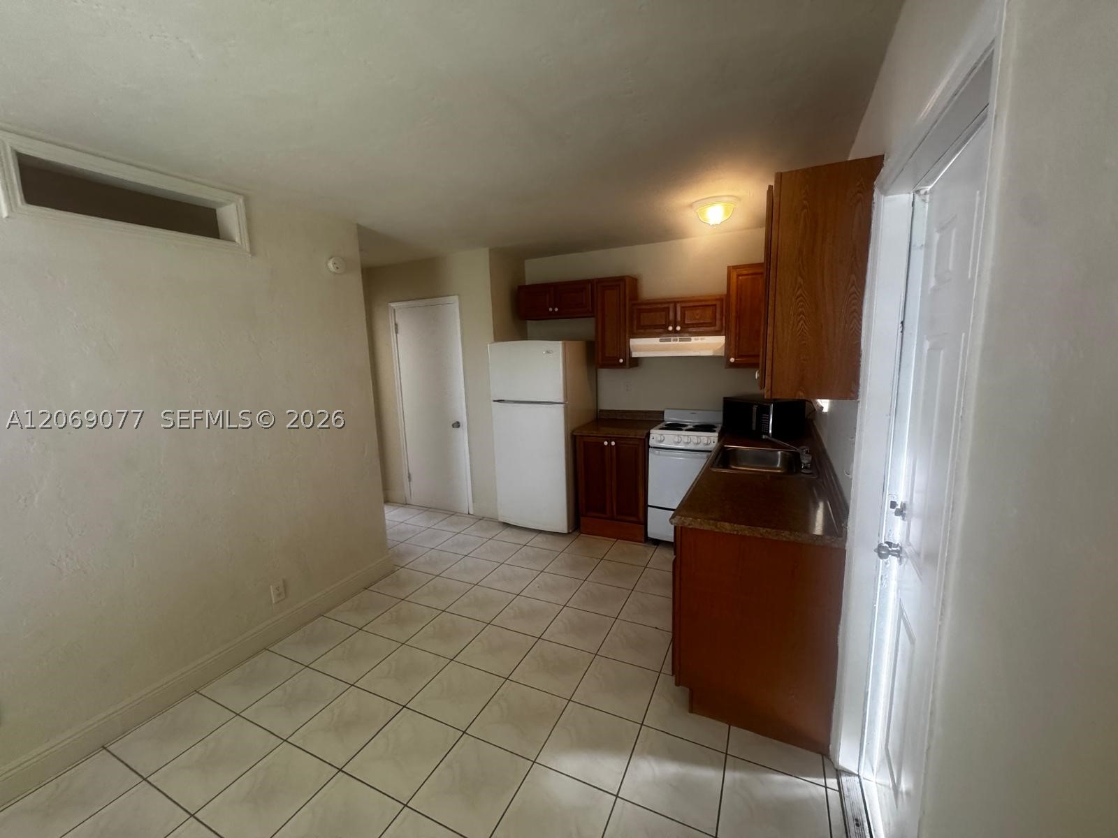 2228 Grant St 4 Property Photo 2