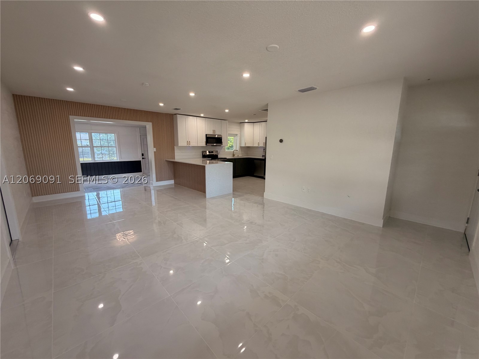 A12069091 Property Photo 25