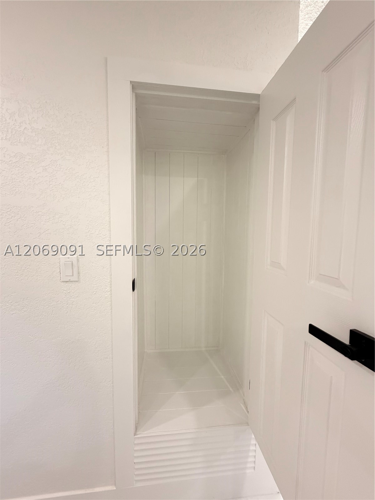 A12069091 Property Photo 31