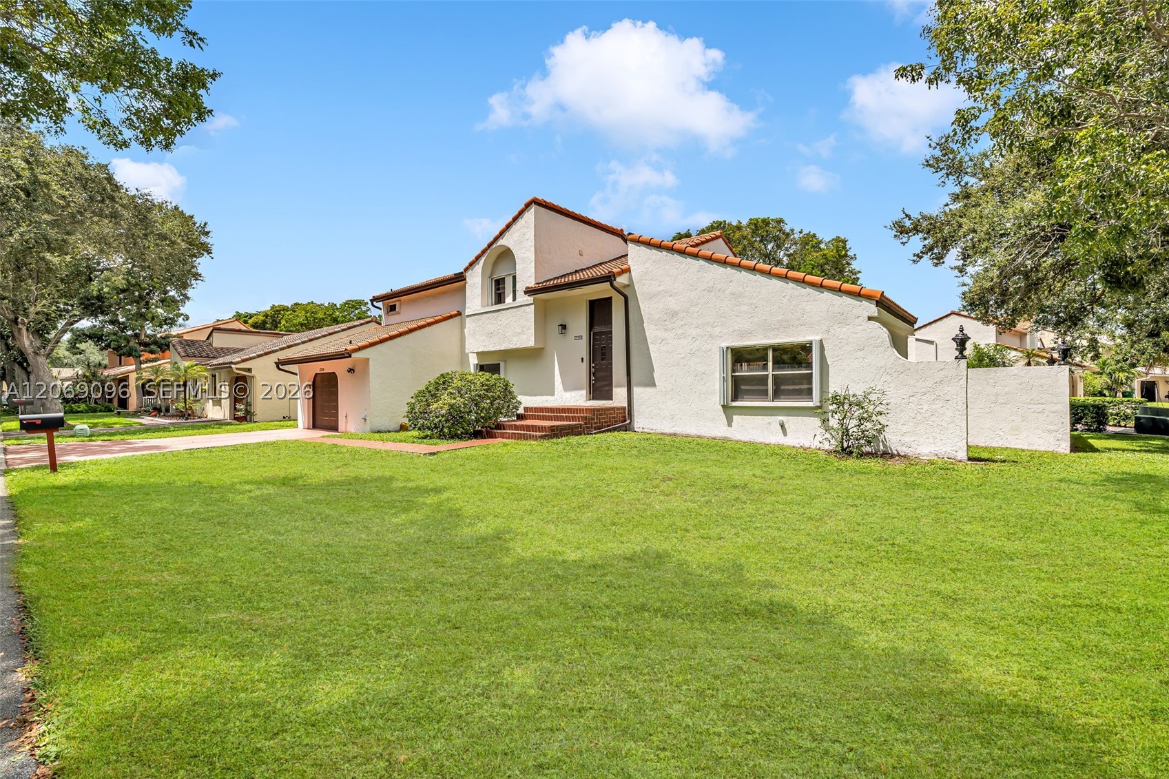 12220 Croton Way Property Photo 3