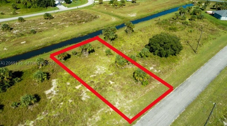 0 Saturn Loop Property Photo 3
