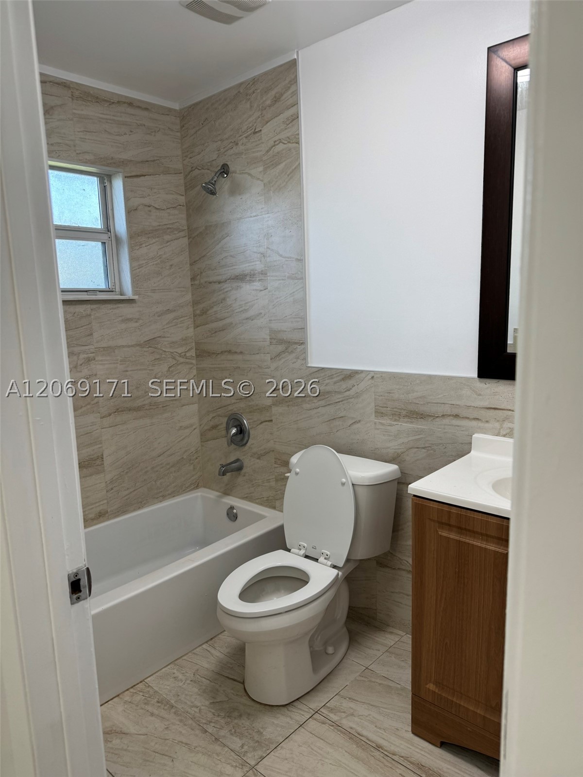 12040 Sw 214th Ter 1 Property Photo 4