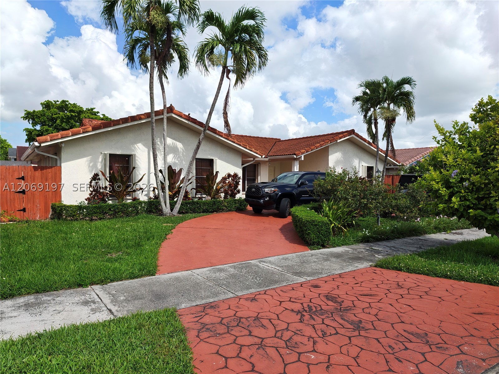 1220 Sw 104th Ave Property Photo 1