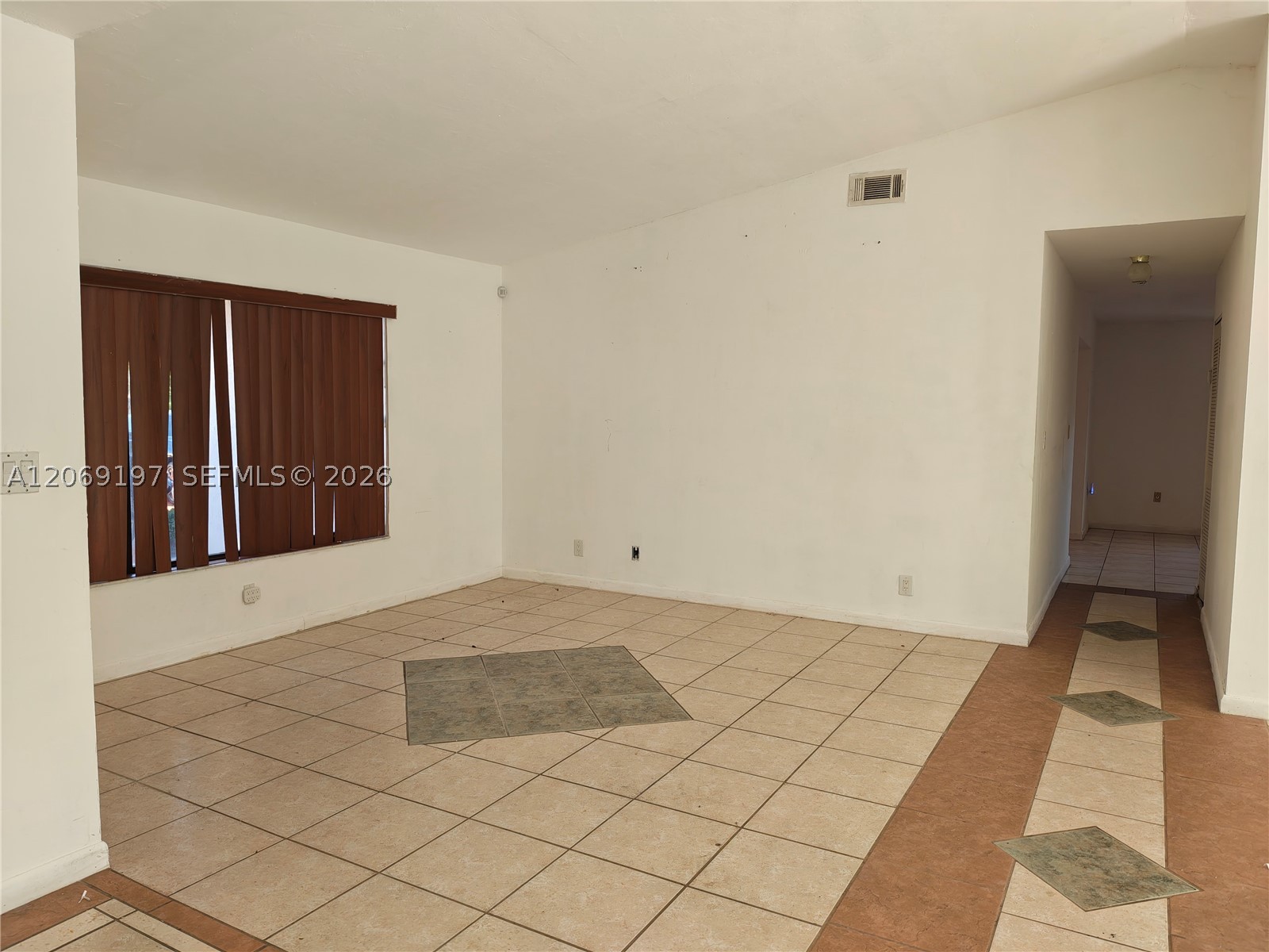 1220 Sw 104th Ave Property Photo 5