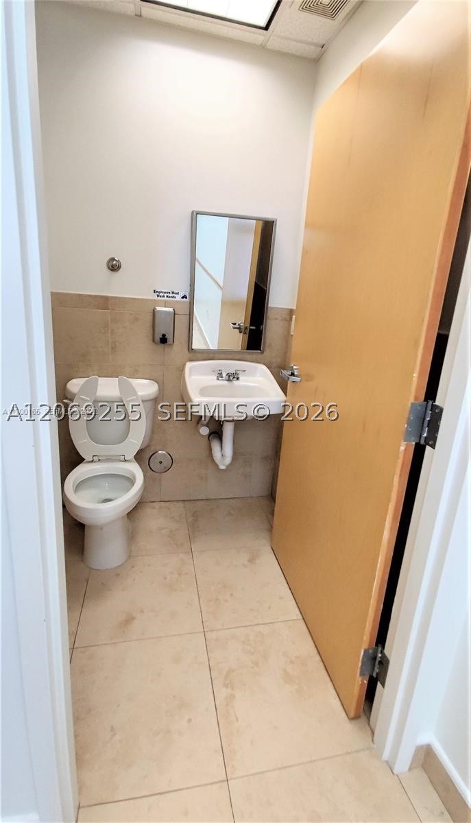 925 Ne 30th Ter 300 Property Photo 14