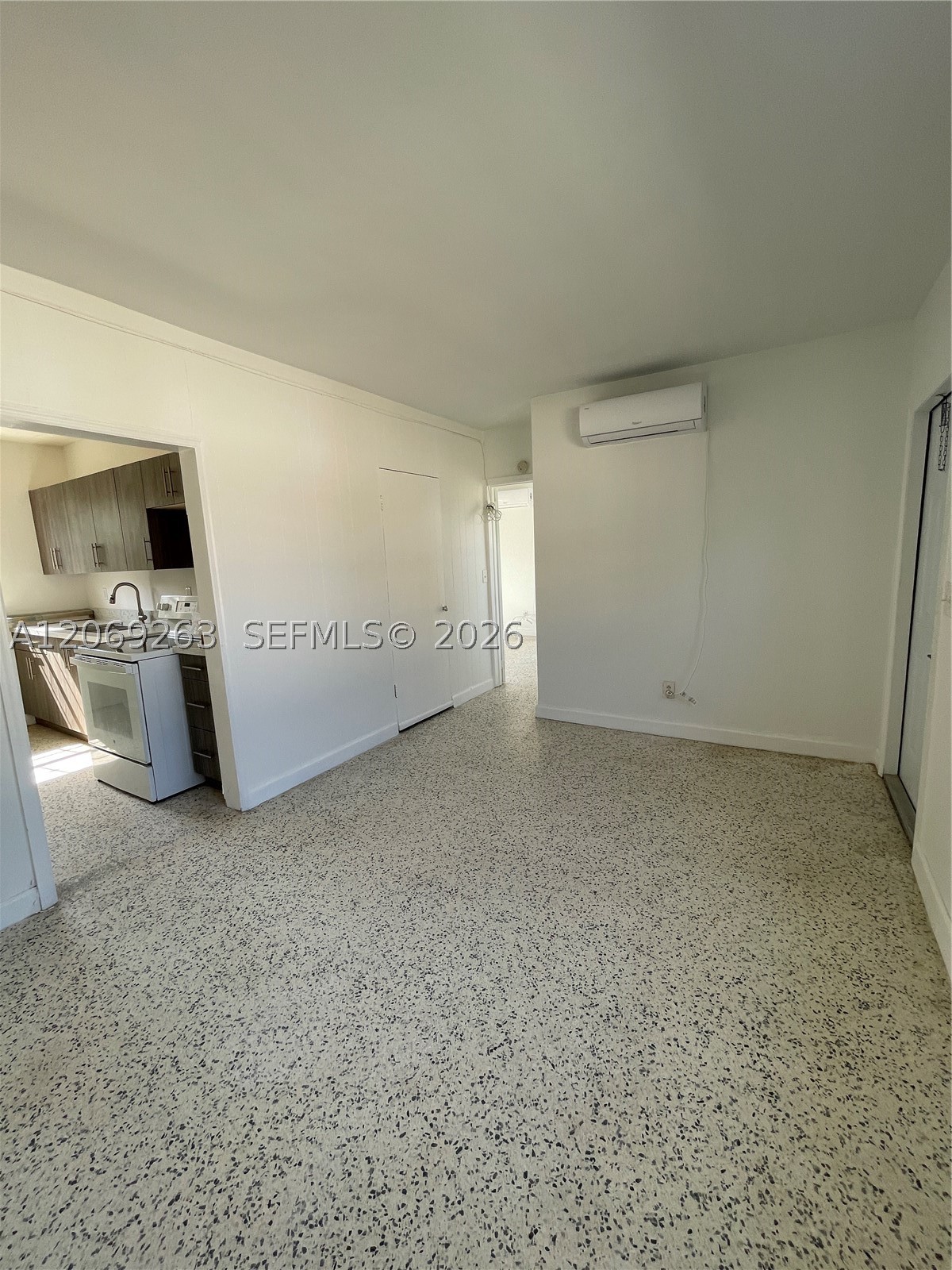 1137 Ne 111th St 1135 Property Photo 1