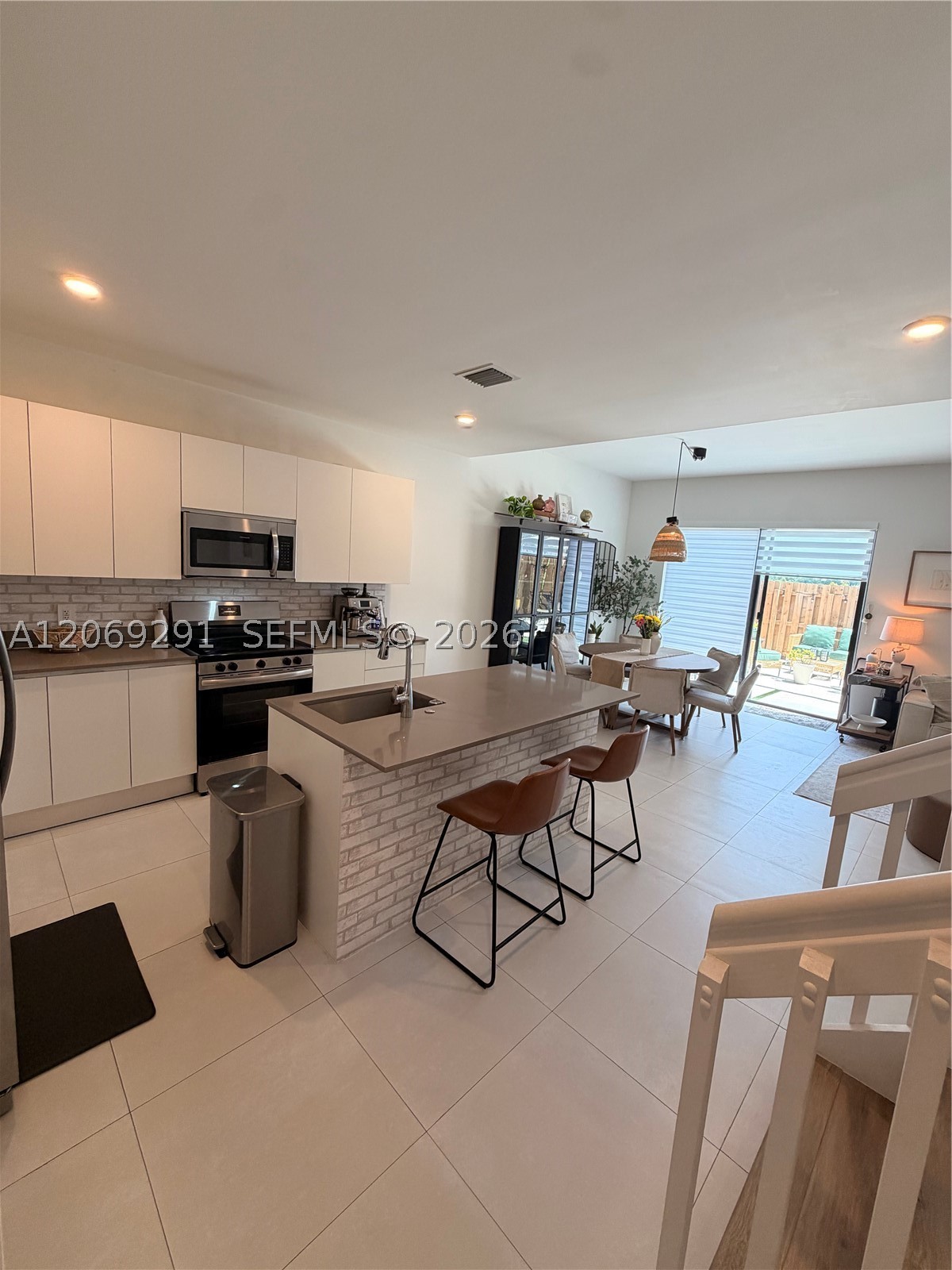A12069291 Property Photo 4