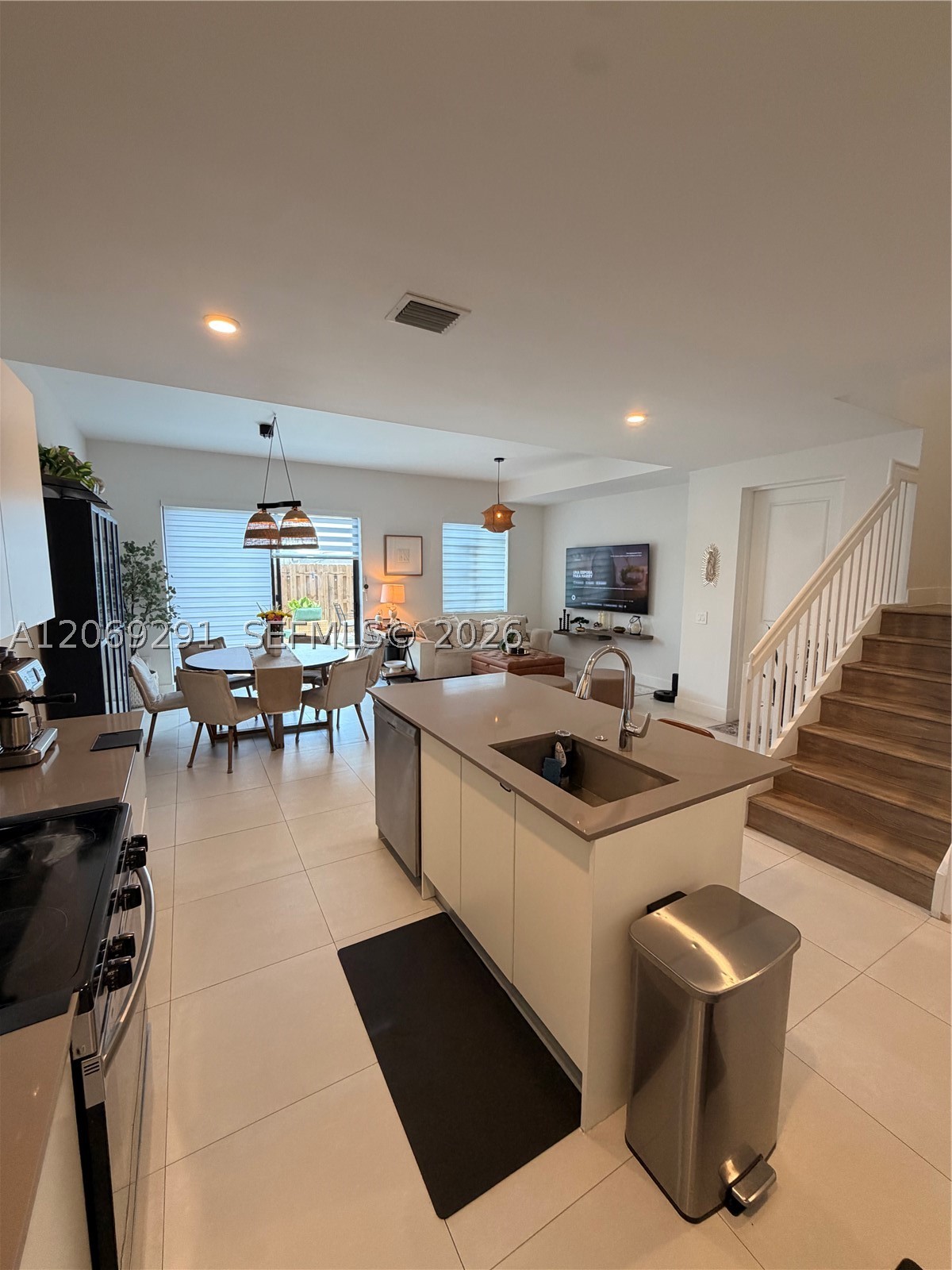 A12069291 Property Photo 5