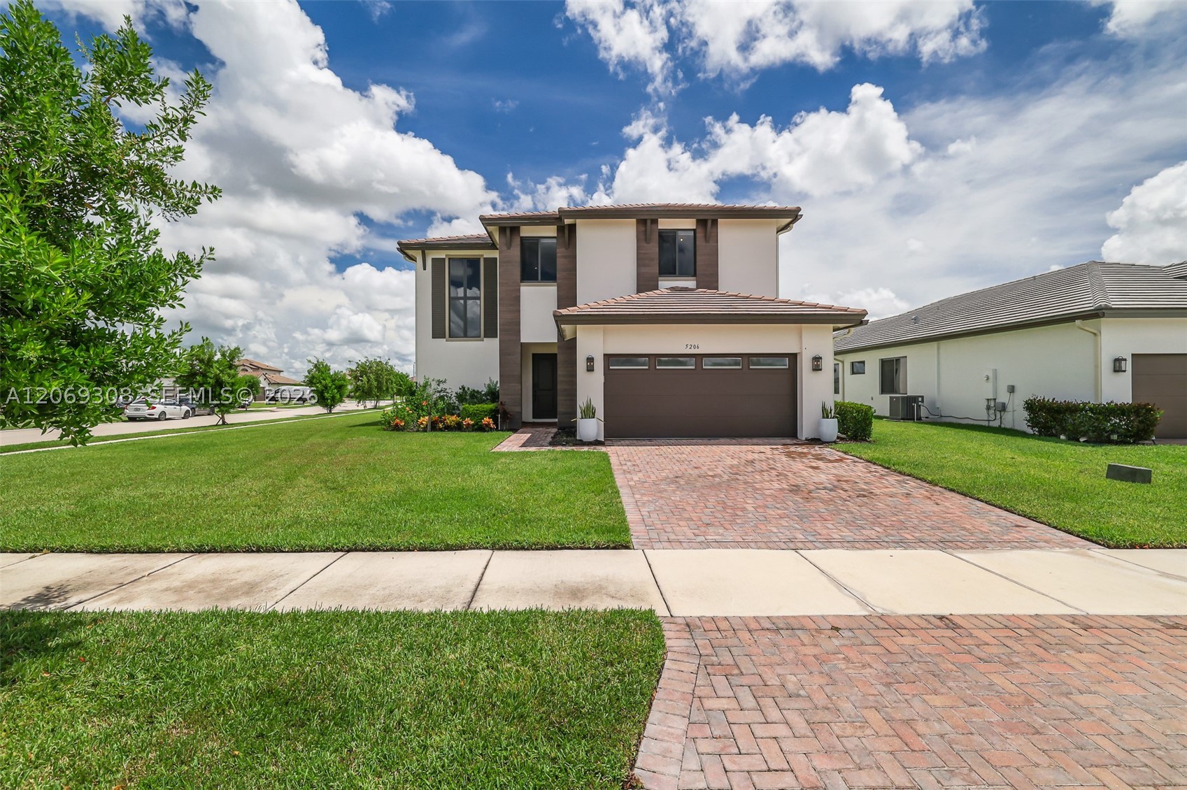 5206 Karlia Dr