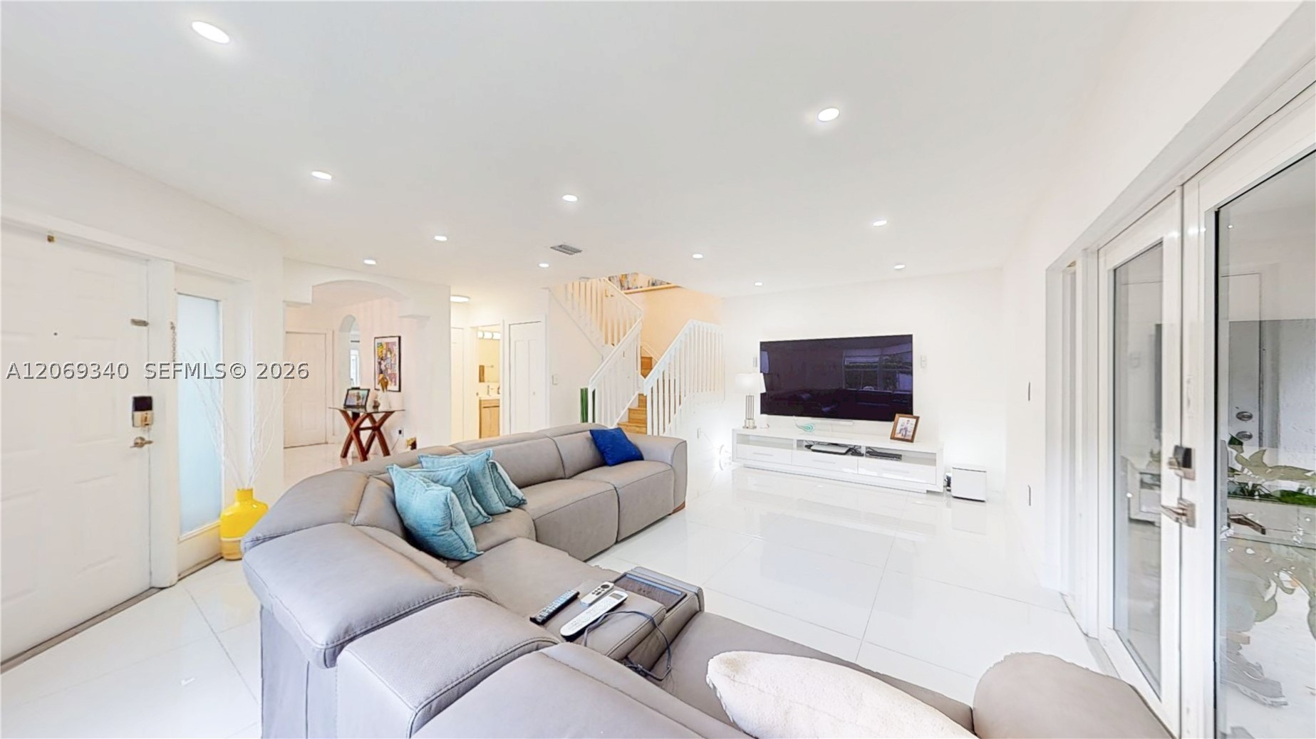 A12069340 Property Photo 3
