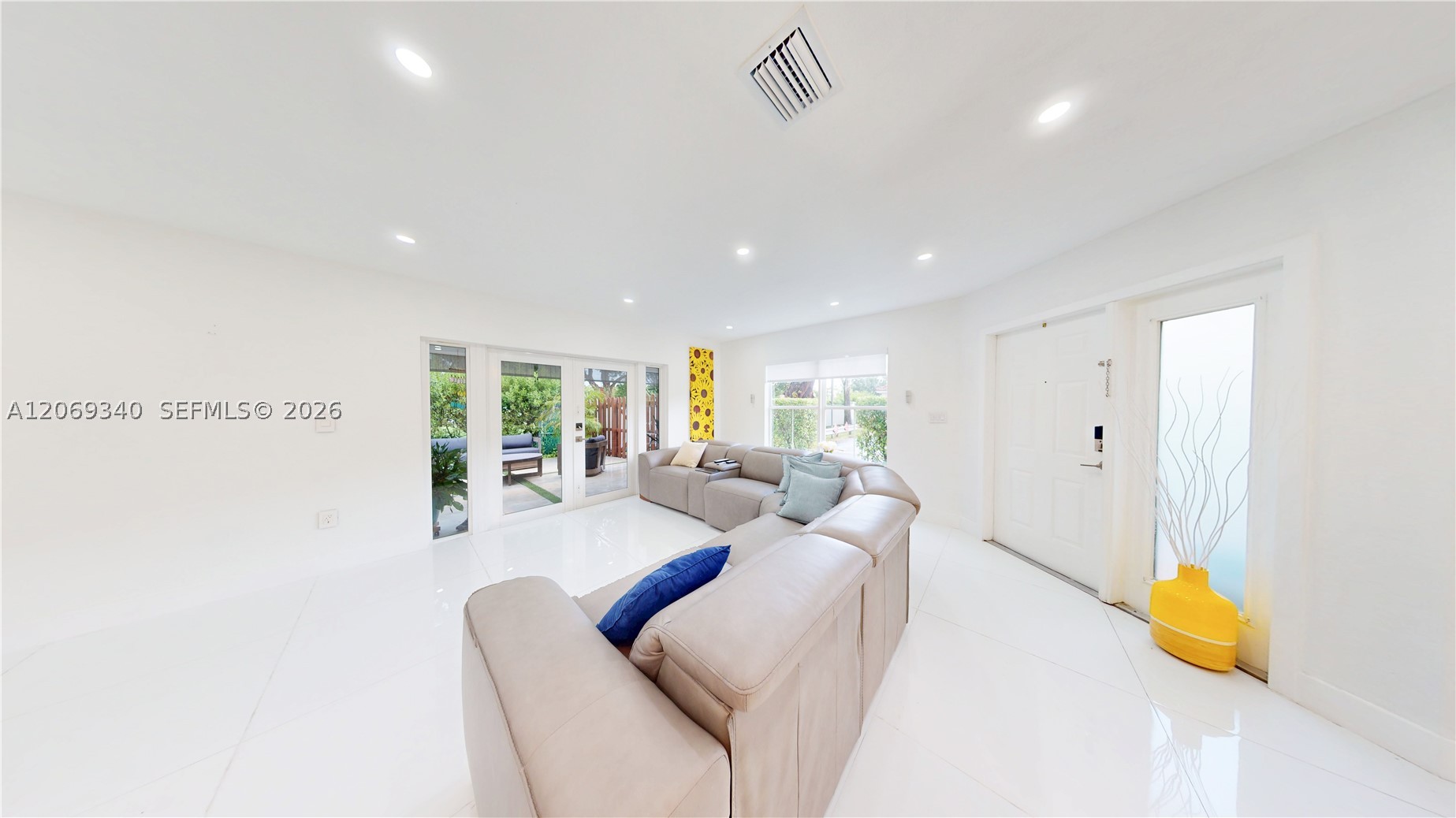 A12069340 Property Photo 4