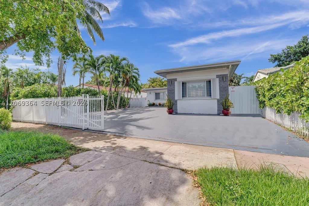 1750 71st St Property Photo 5