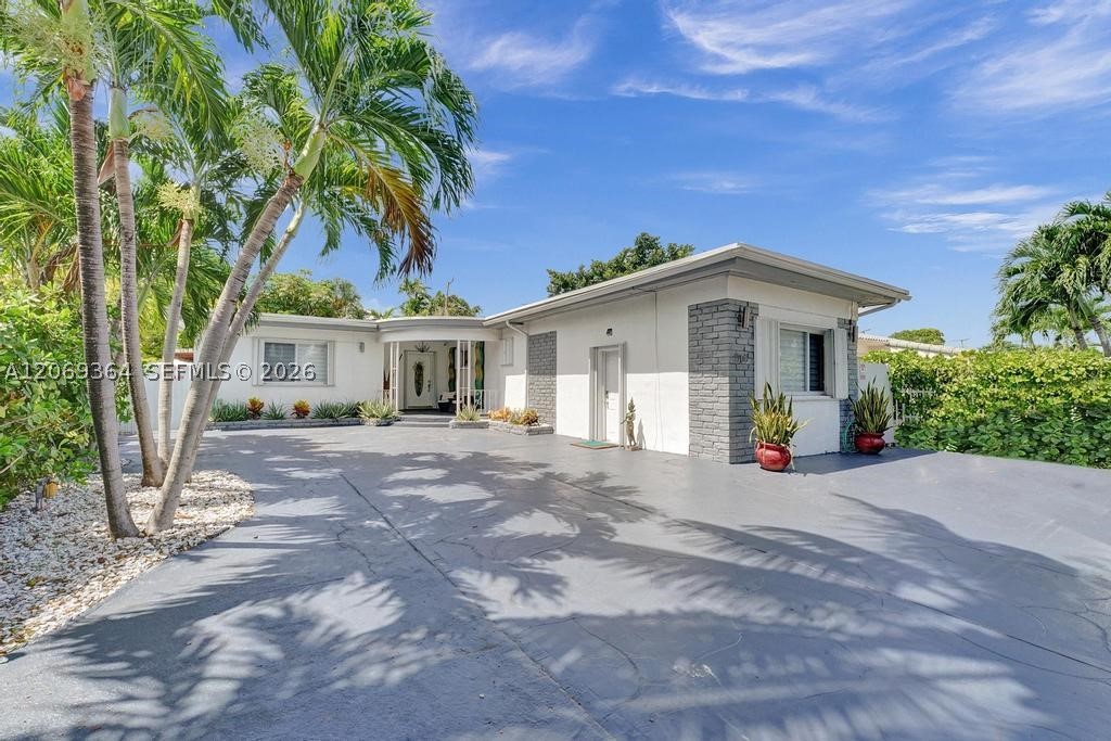 1750 71st St Property Photo 7