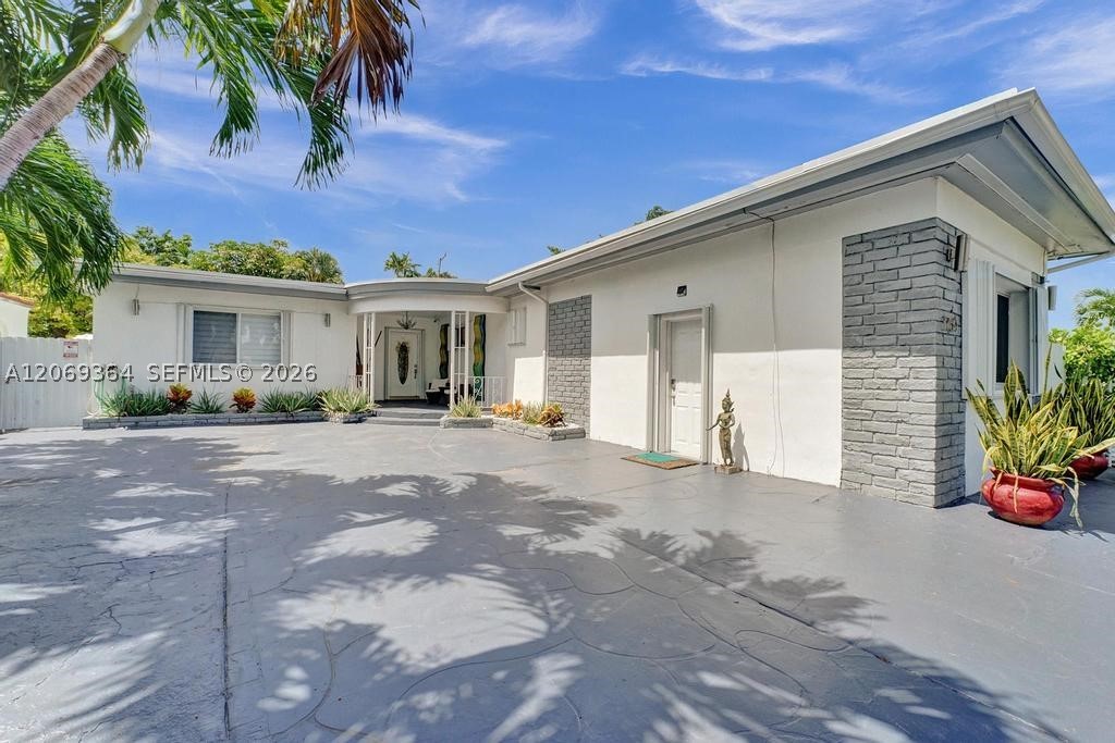 1750 71st St Property Photo 8