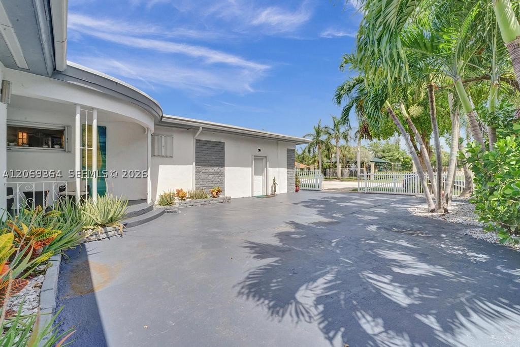 1750 71st St Property Photo 11