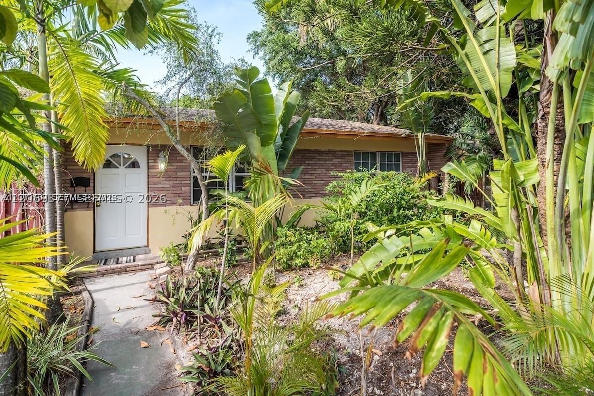 2411 Hayes St Property Photo 1