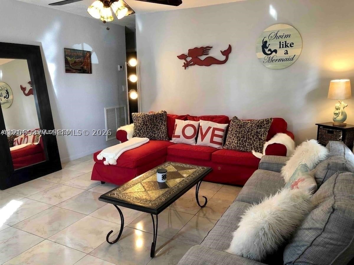 2411 Hayes St Property Photo 2