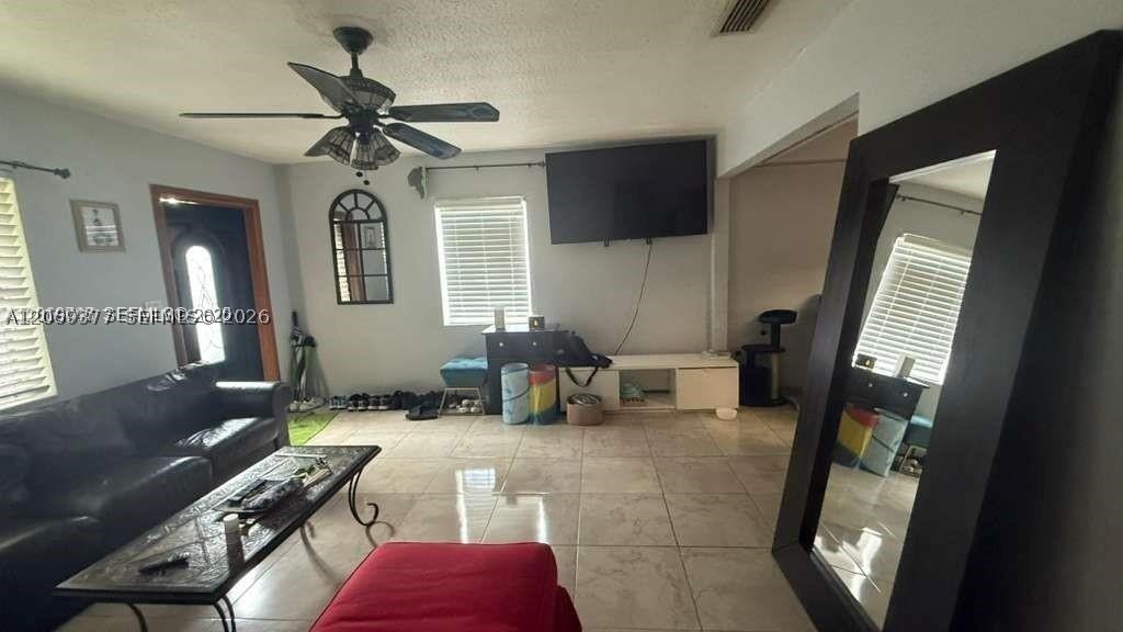 2411 Hayes St Property Photo 3