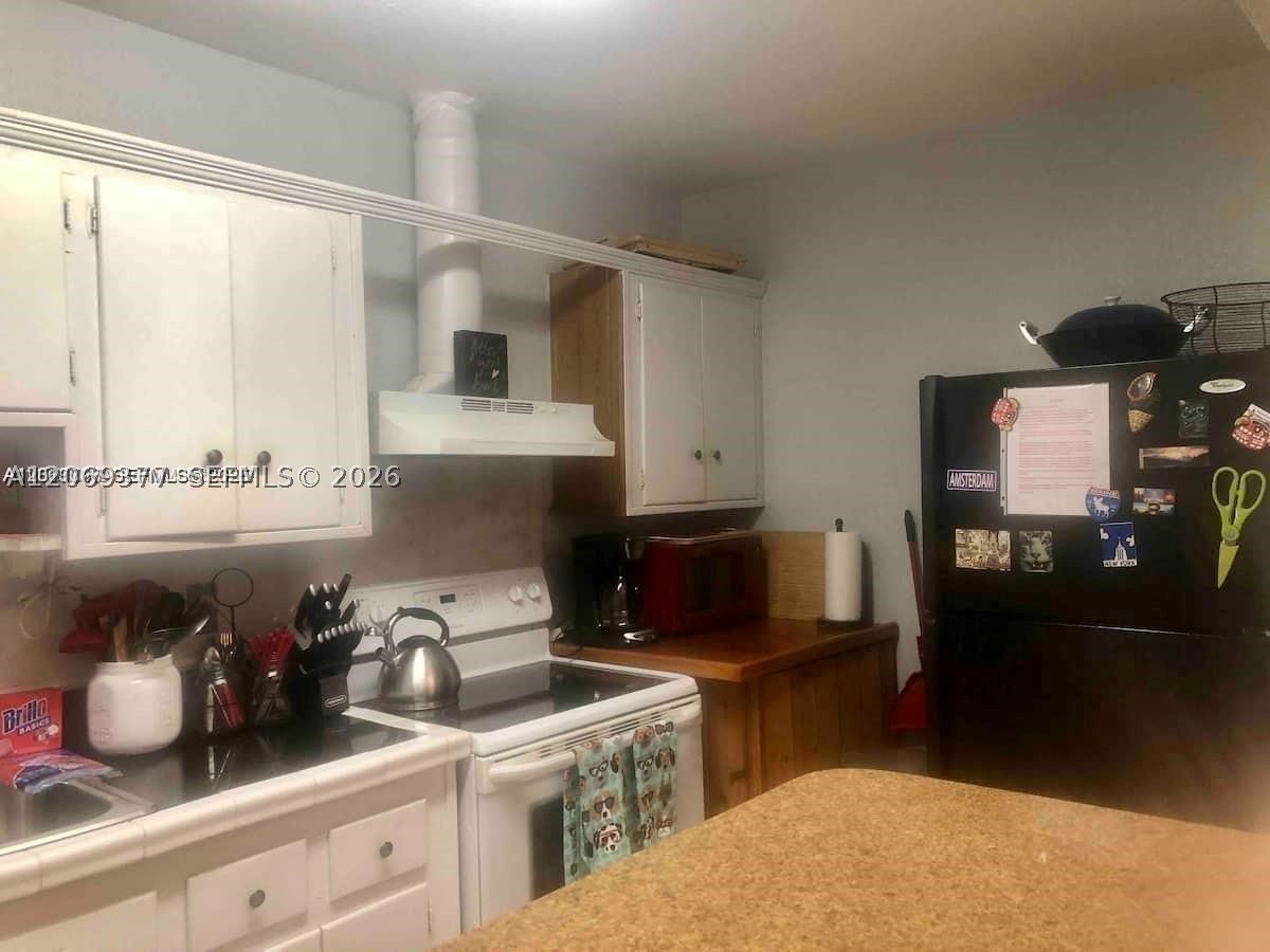 2411 Hayes St Property Photo 5