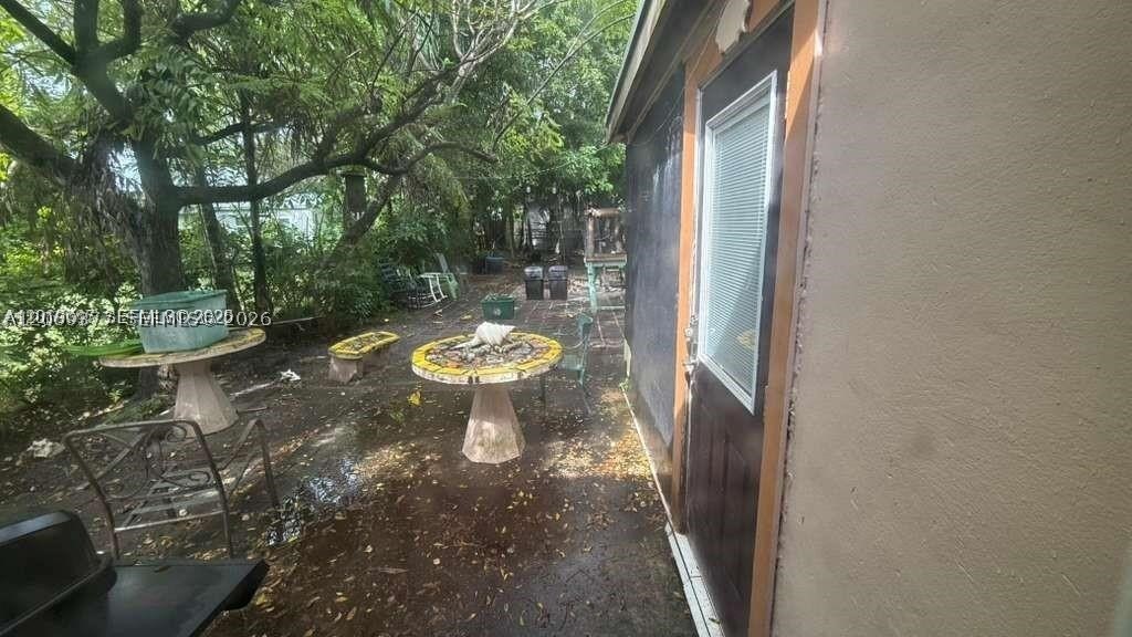 2411 Hayes St Property Photo 10