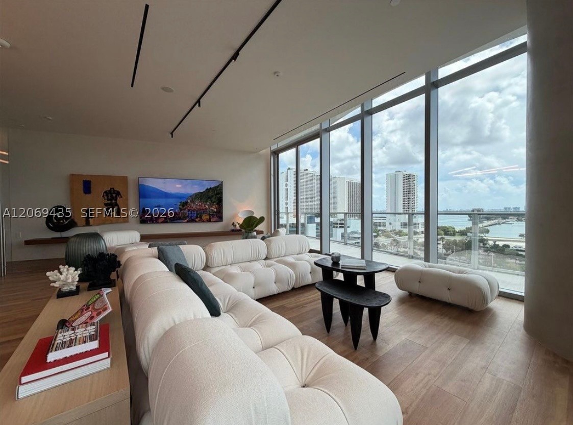 1400 Biscayne Blvd 702 Property Photo 38