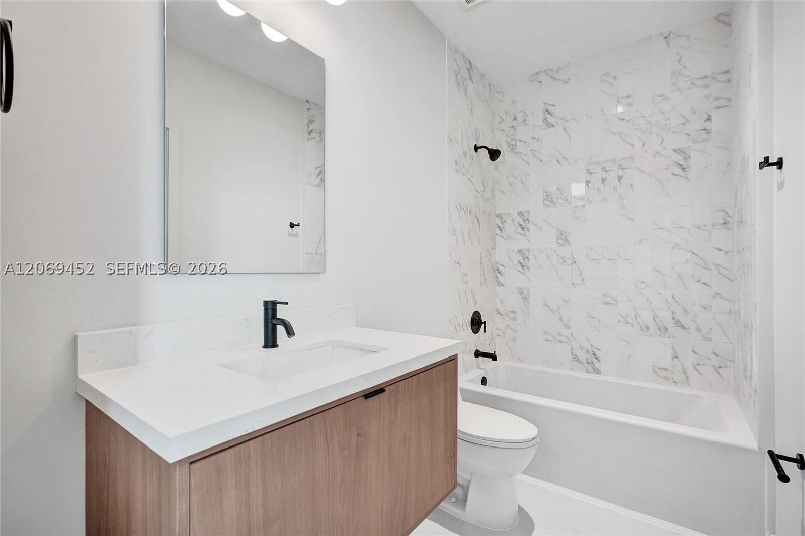 525 Ne 61st St Property Photo 14